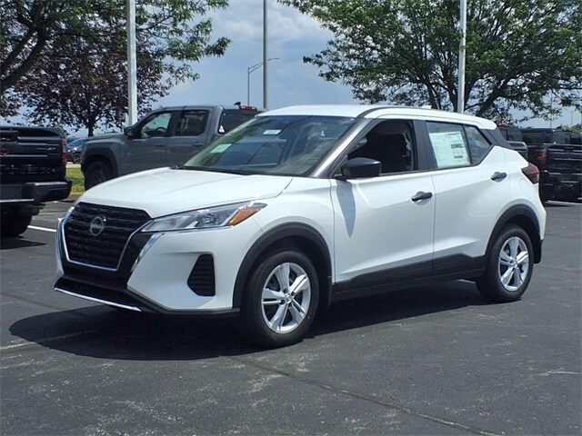 2025 Nissan Kicks Play S photo 2