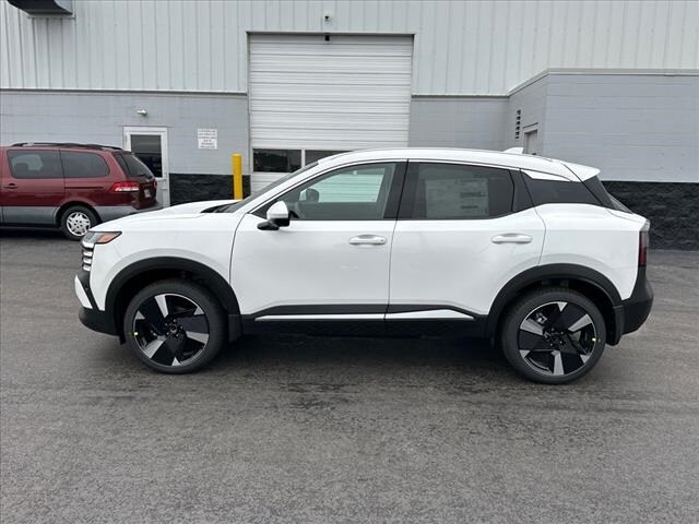 2025 Nissan Kicks SR photo 2