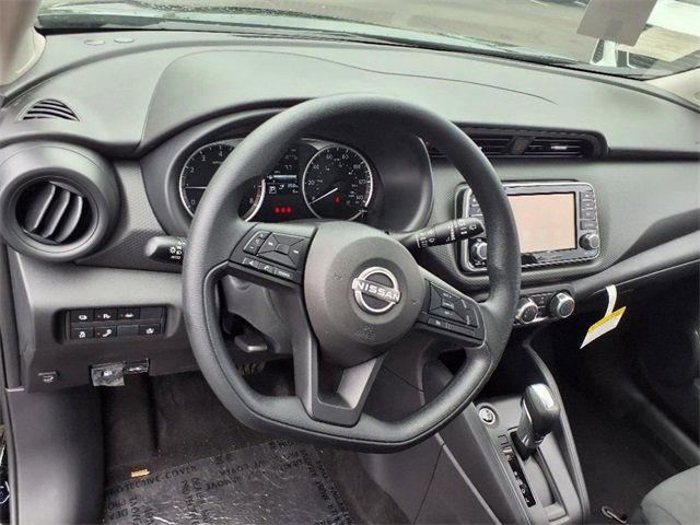 2025 Nissan KICKS PLAY Base - Photo 11