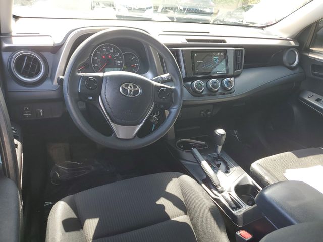 2016 Toyota RAV4 LE - Photo 8