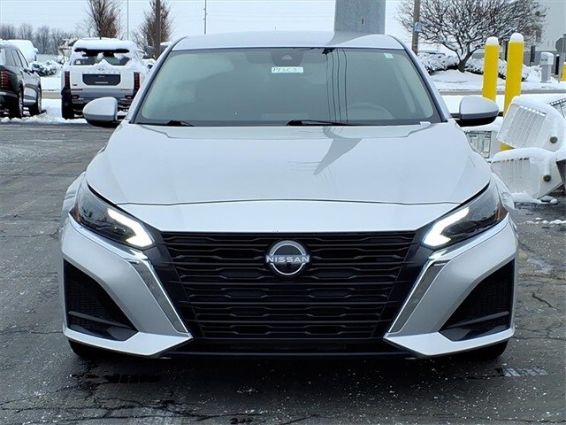 2023 Nissan Altima 2.5 SV photo 2