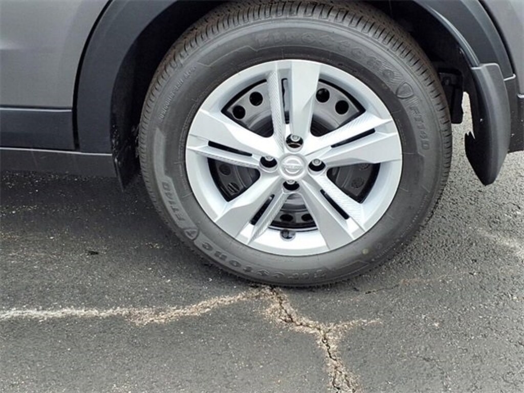 New 2025 Nissan Kicks Play S SUV