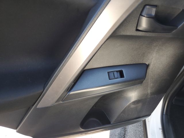 2016 Toyota RAV4 LE - Photo 14