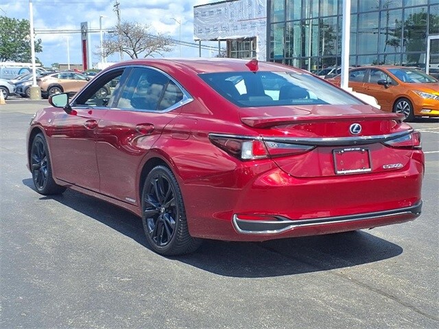 2022 Lexus ES 300h F SPORT photo 3