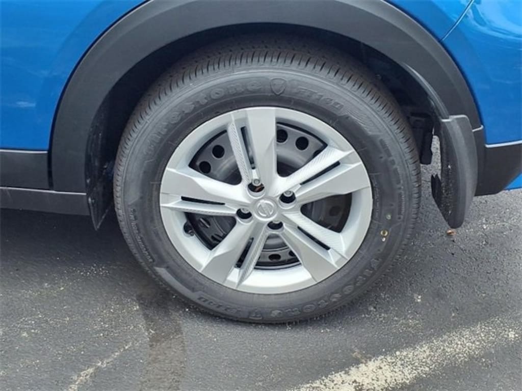 New 2025 Nissan Kicks Play Play SUV