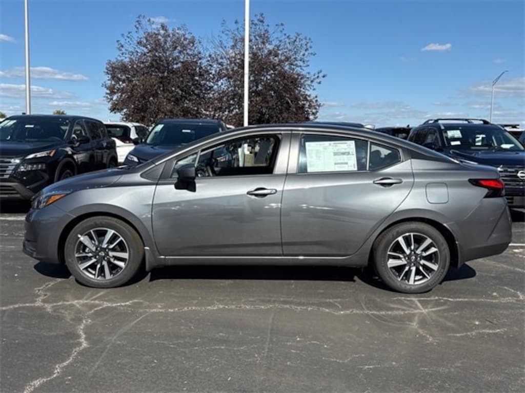 New 2025 Nissan Versa 1.6 SV Sedan