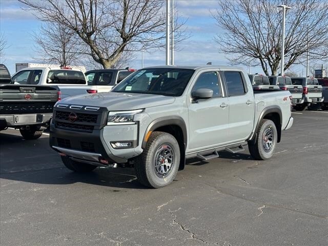 2025 Nissan Frontier PRO-4X photo 2