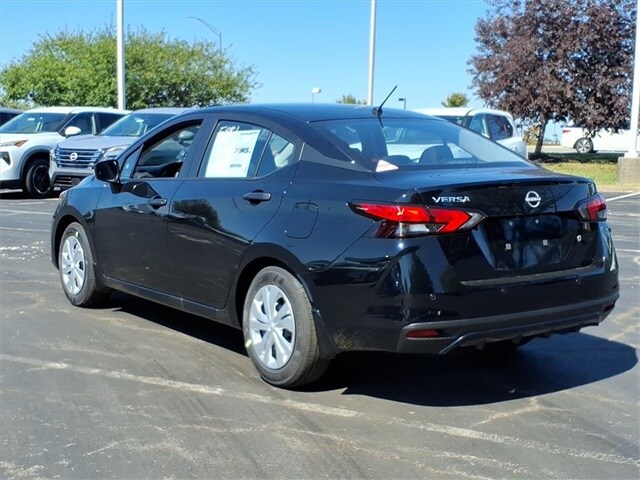 2025 Nissan Versa 1.6 S photo 4