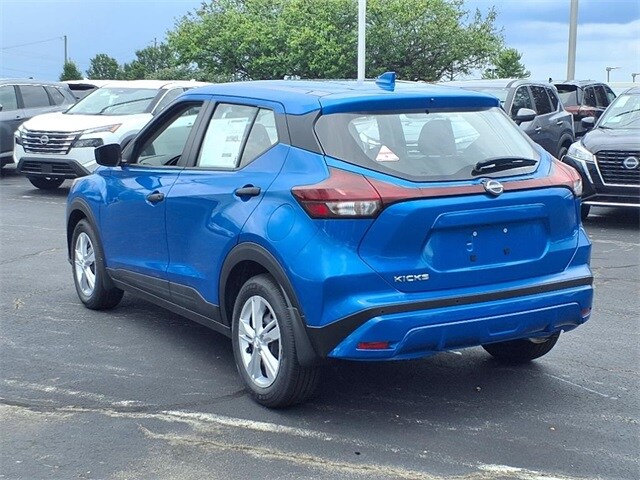 2025 Nissan Kicks Play S photo 3