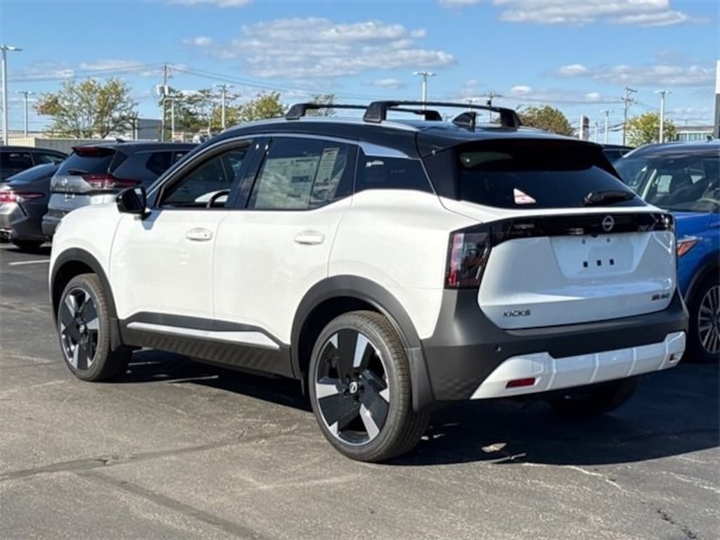New 2026 Nissan Kicks SR SUV