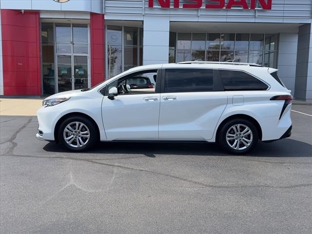 Used 2023 Toyota Sienna Platinum with VIN 5TDESKFC9PS081620 for sale in Florence, KY