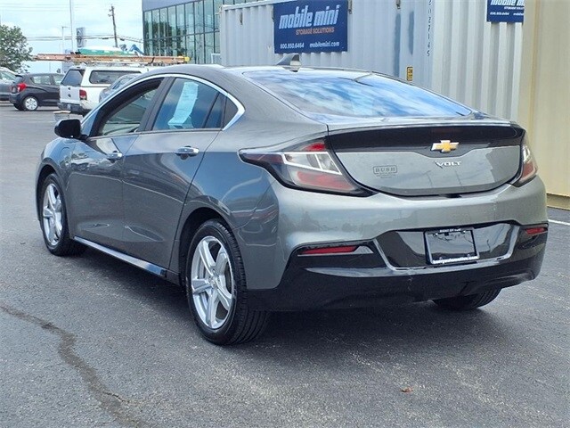2017 Chevrolet Volt LT photo 4