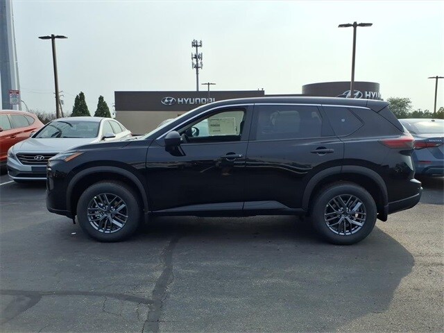 2026 Nissan Rogue S photo 3