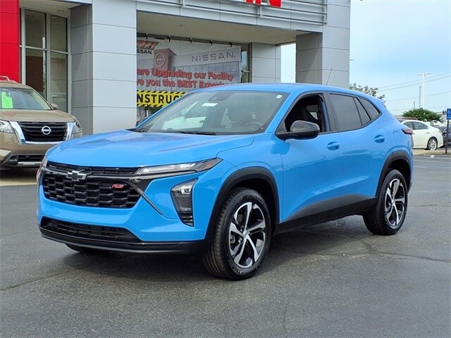 2024 Chevrolet Trax photo 2