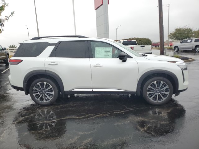 2026 Nissan Pathfinder Platinum - Photo 8