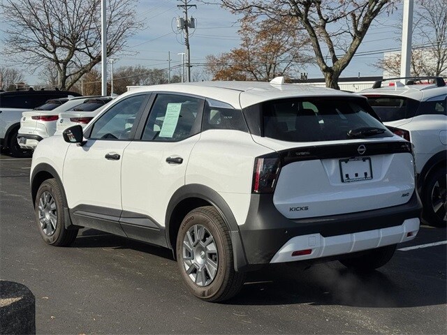 2025 Nissan Kicks S photo 4