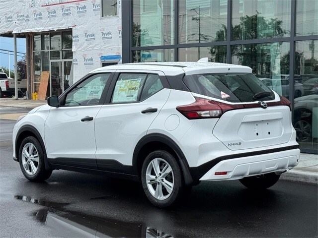 2025 Nissan Kicks Play S photo 3