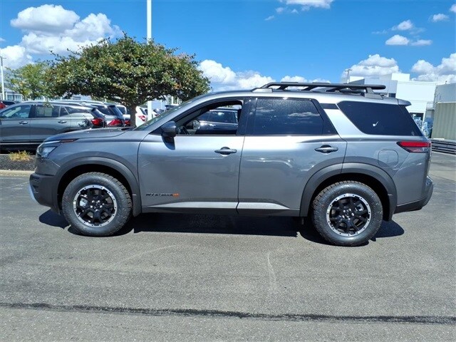 2025 Nissan Pathfinder Rock Creek photo 2