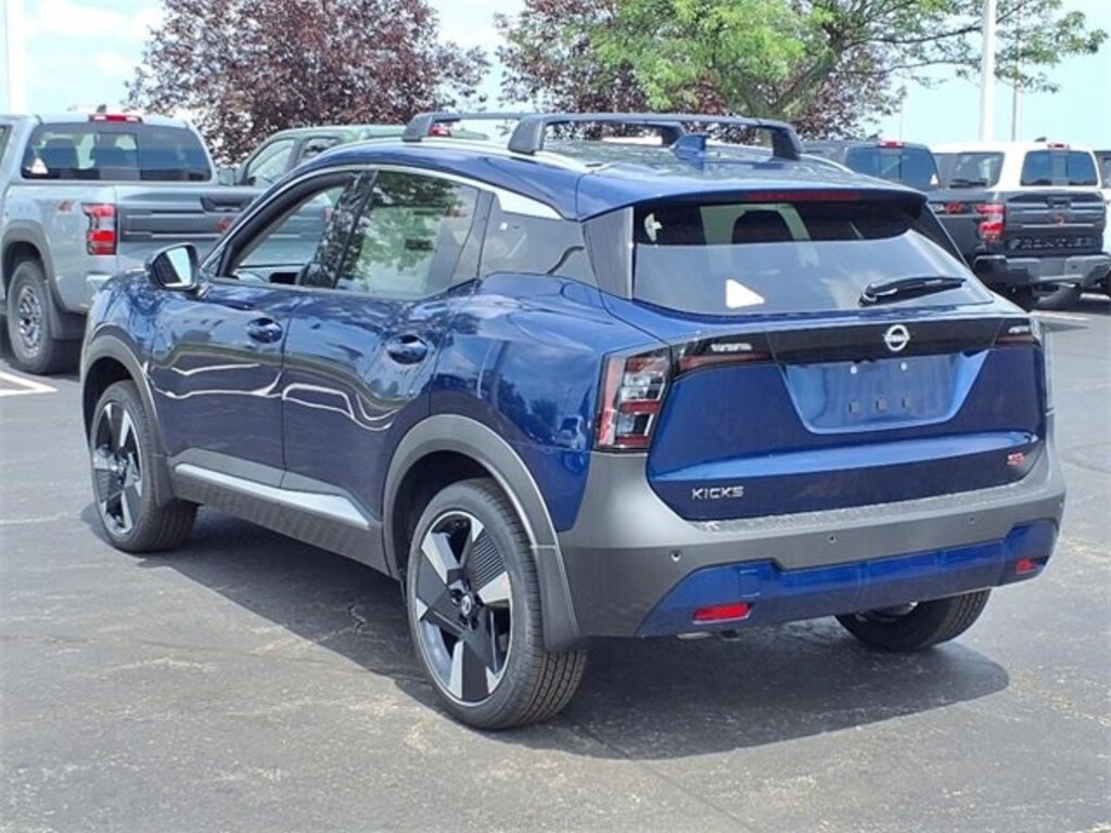 New 2025 Nissan Kicks SR SUV