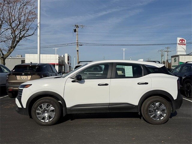 2025 Nissan Kicks S photo 3