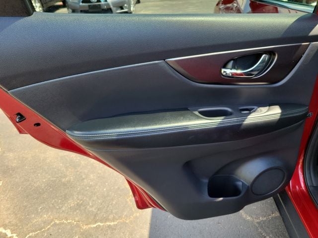 2015 Nissan Rogue SV - Photo 30