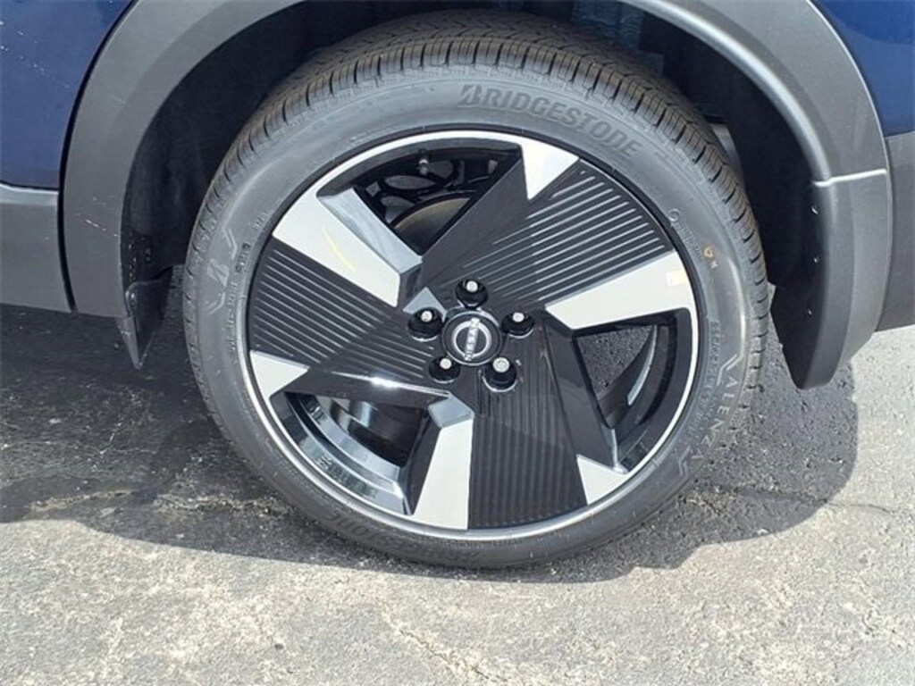 New 2025 Nissan Kicks SR SUV