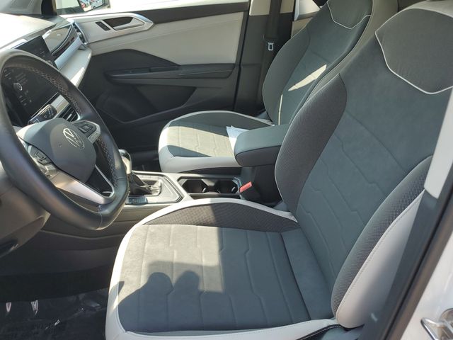 2025 Volkswagen Taos SE - Photo 16