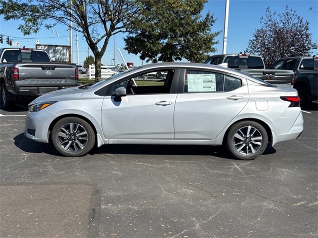 New 2025 Nissan Versa 1.6 SV Sedan