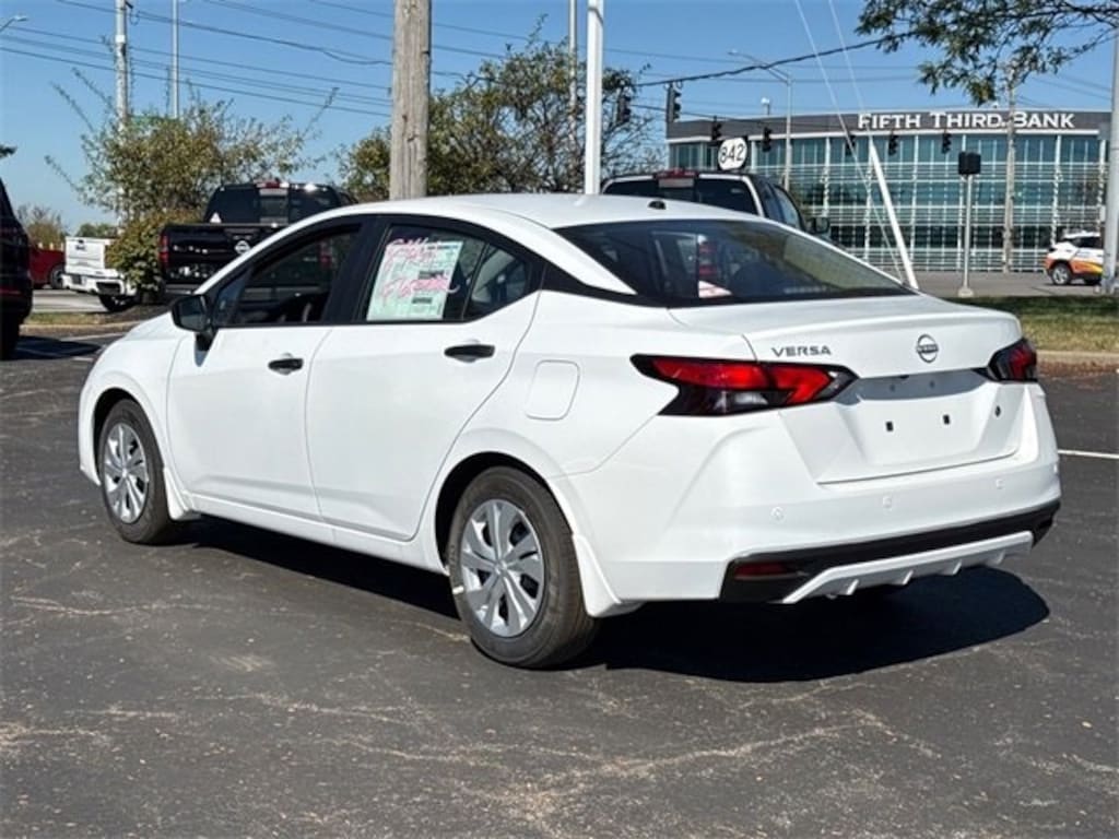New 2025 Nissan Versa 1.6 S Sedan