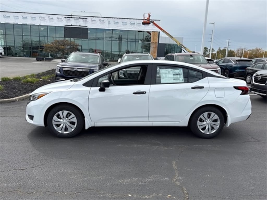 New 2025 Nissan Versa 1.6 S Sedan
