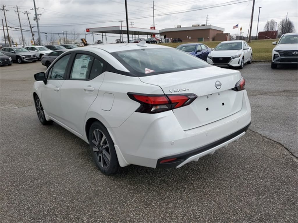 New 2025 Nissan Versa 1.6 SV Sedan