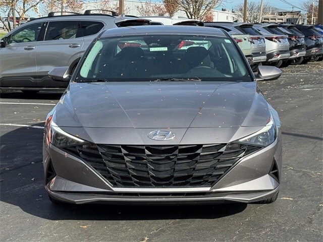 2023 Hyundai Elantra SE photo 2
