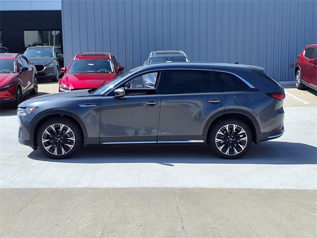 2024 Mazda CX-90 Premium photo 3