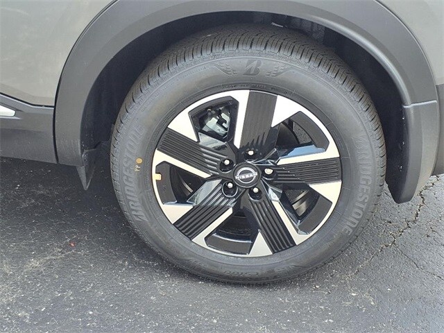 2025 Nissan Kicks SV photo 4