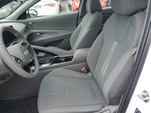 2024 Hyundai Elantra SEL - Photo 16