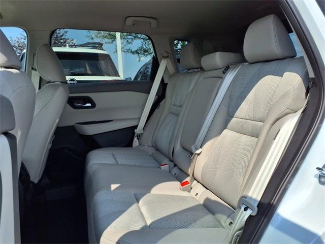 2025 Nissan Rogue SV - Photo 7