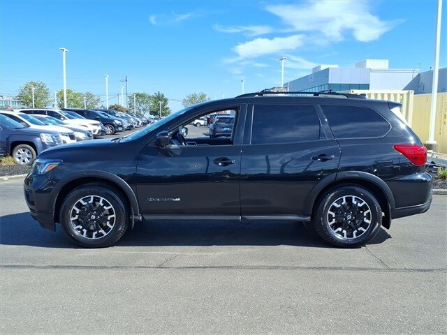 2020 Nissan Pathfinder SL photo 3