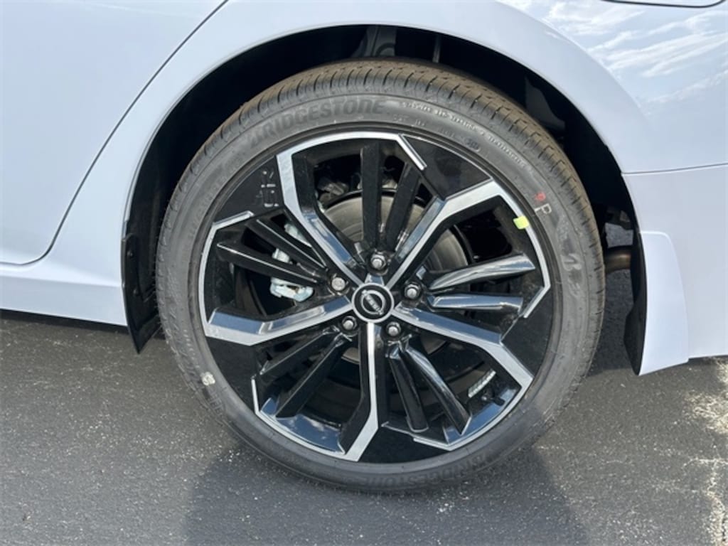 New 2025 Nissan Altima SR Sedan