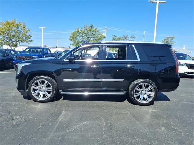 2015 Cadillac Escalade Luxury photo 2