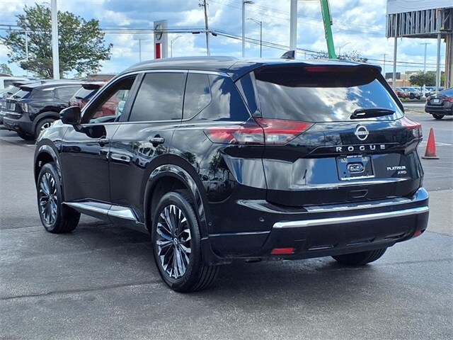 2024 Nissan Rogue Platinum photo 2