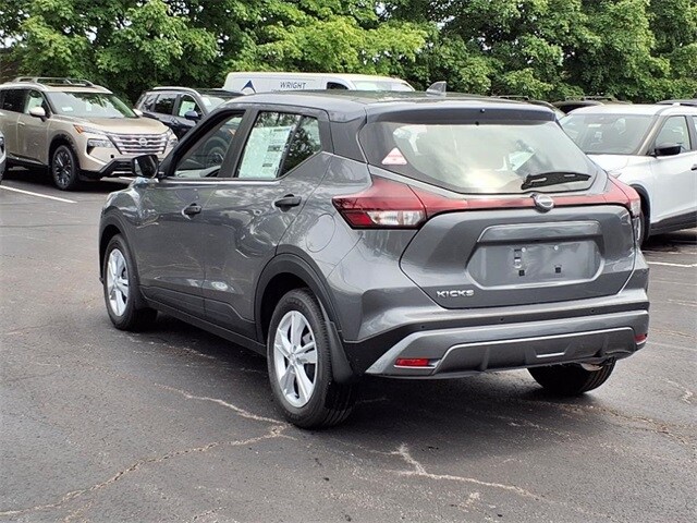 2025 Nissan Kicks Play S photo 2