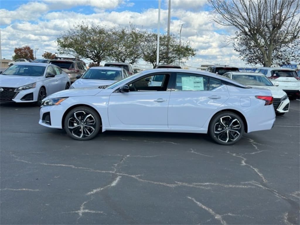 New 2025 Nissan Altima SR Sedan