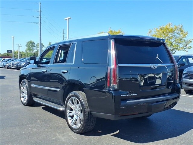 2015 Cadillac Escalade Luxury photo 3