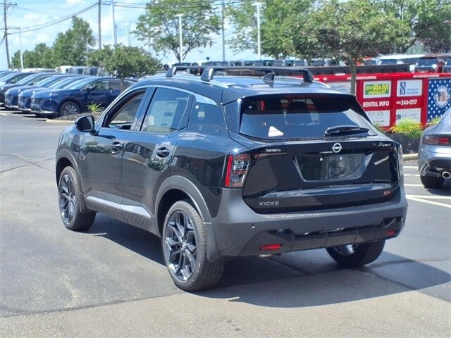 2025 Nissan Kicks SR photo 3