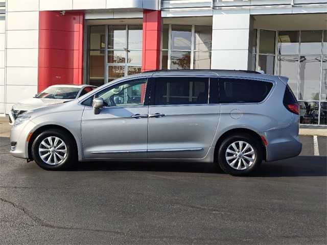 Used 2017 Chrysler Pacifica Touring-L with VIN 2C4RC1BG3HR703608 for sale in Florence, KY