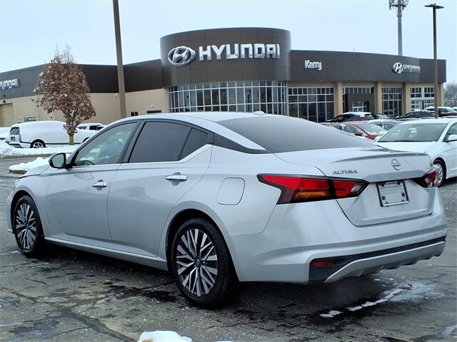 2023 Nissan Altima 2.5 SV photo 4