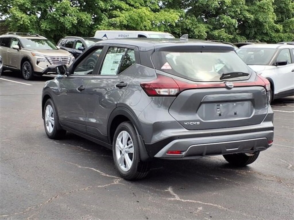 New 2025 Nissan Kicks Play S SUV