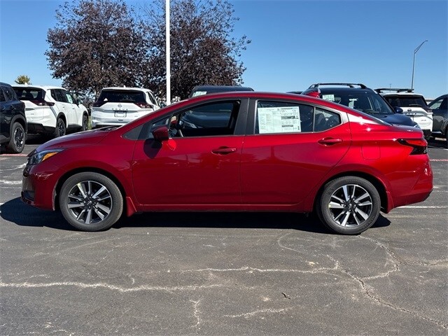 2025 Nissan Versa 1.6 SV photo 2
