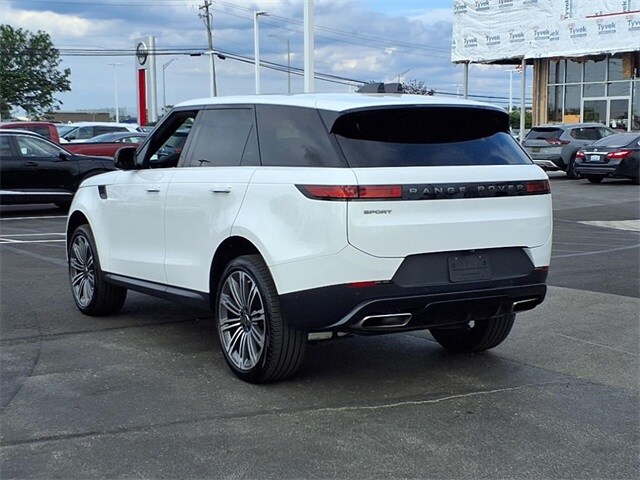 2024 Land Rover Range Rover Sport SE photo 3
