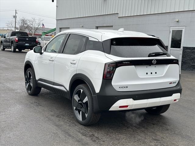 2025 Nissan Kicks SR photo 3